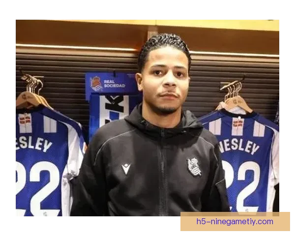 被问如何称呼韦斯利报出其长名